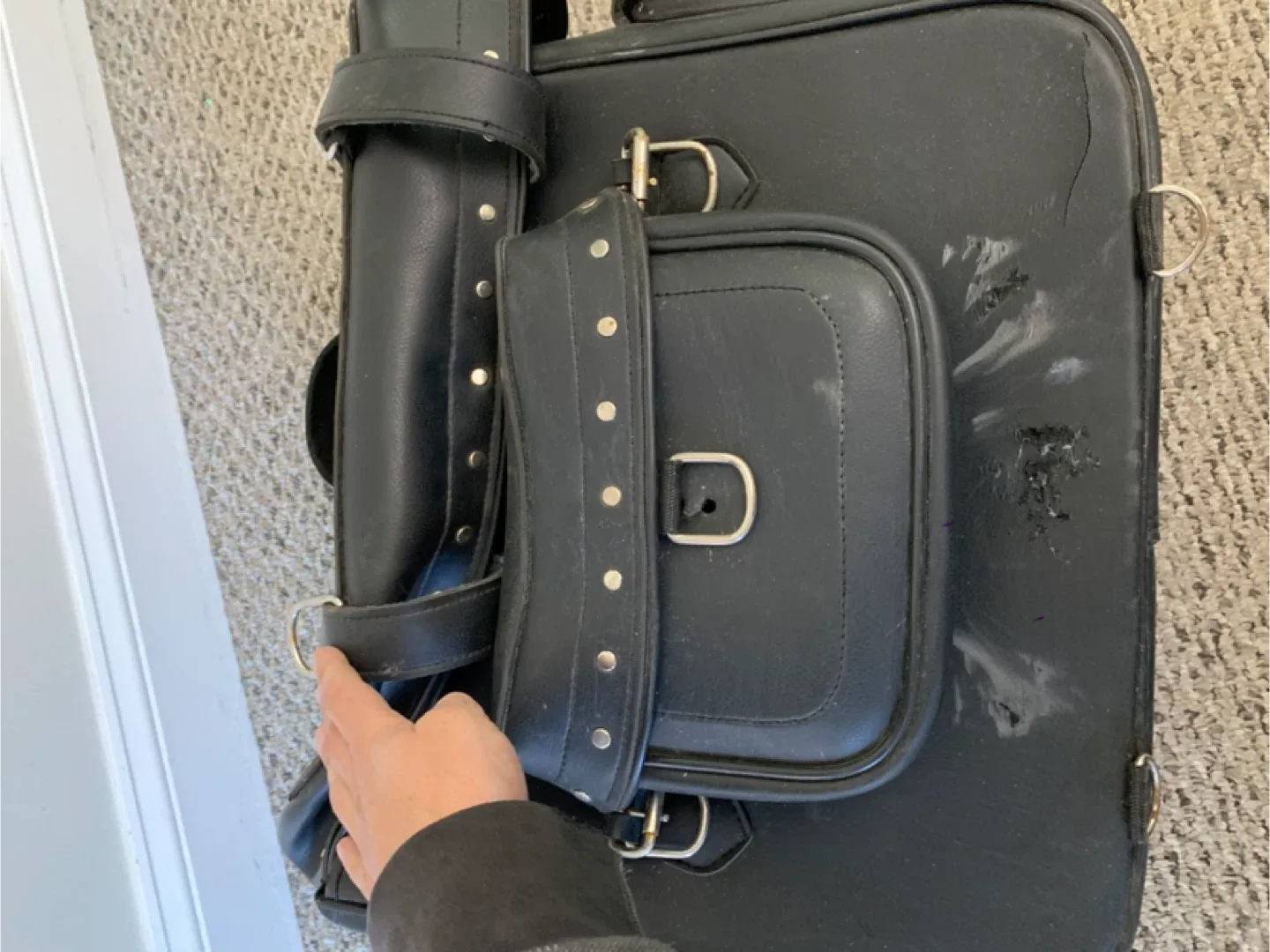 Motorcycle Saddlebag - Black leather image indicator(9)