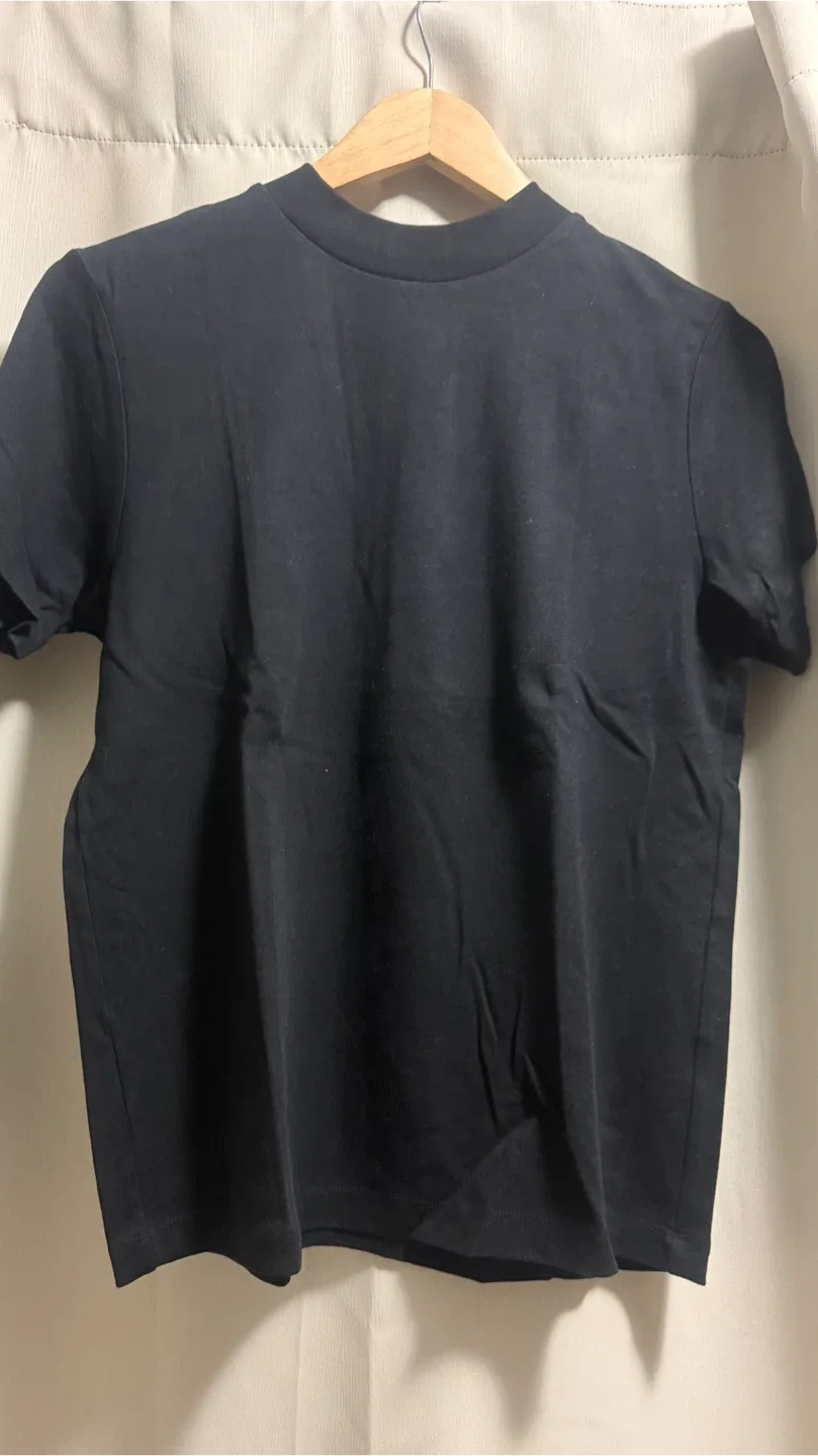 Black T-shirt - Size Asian L