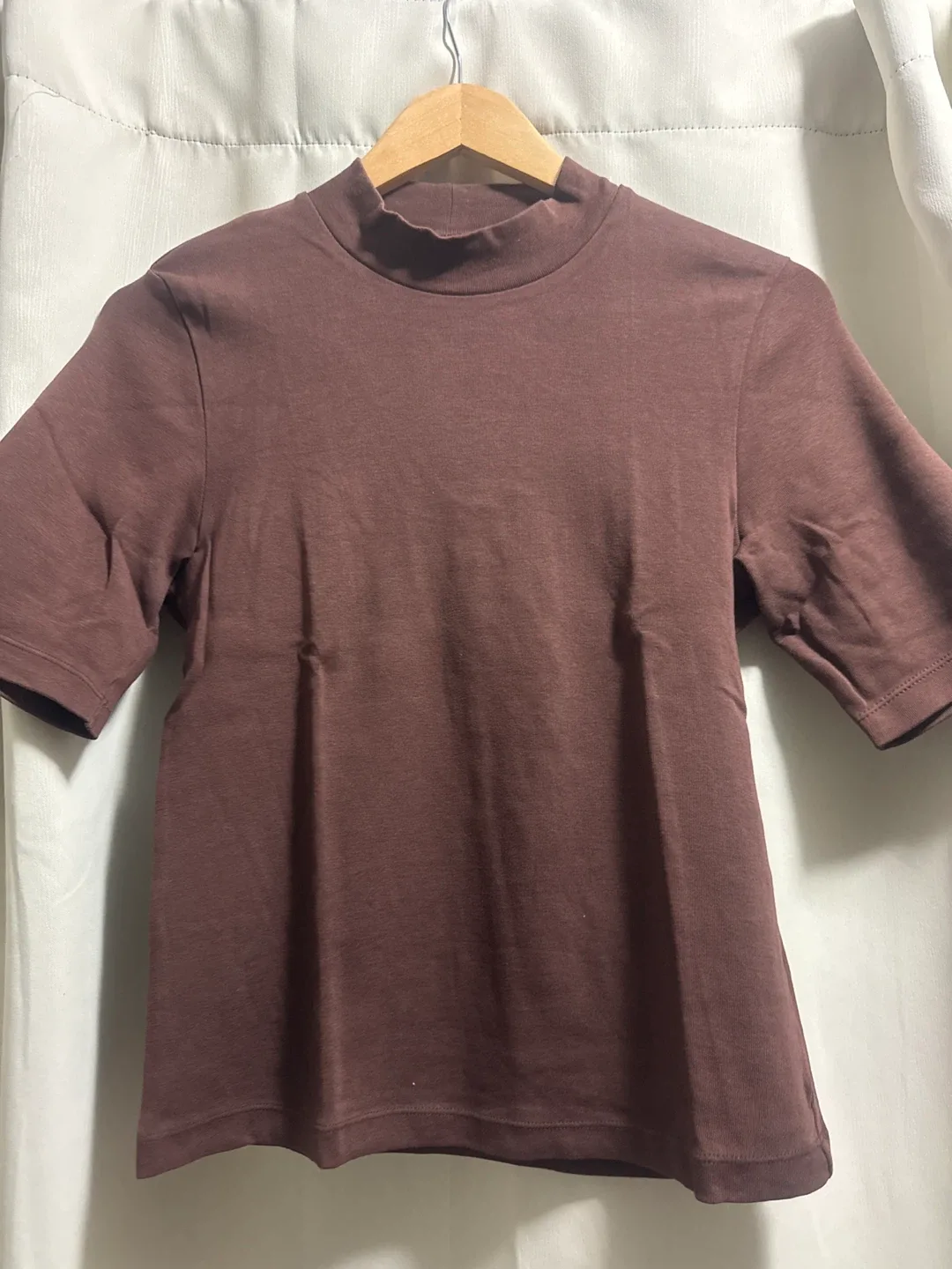 Uniqlo Brown Mock Neck Short Sleeve Top - Size Asian L