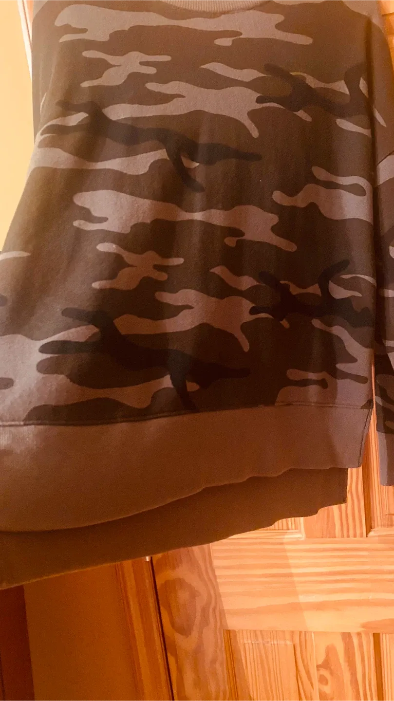 Time and Tru Camo Pullover - Size M image indicator(6)