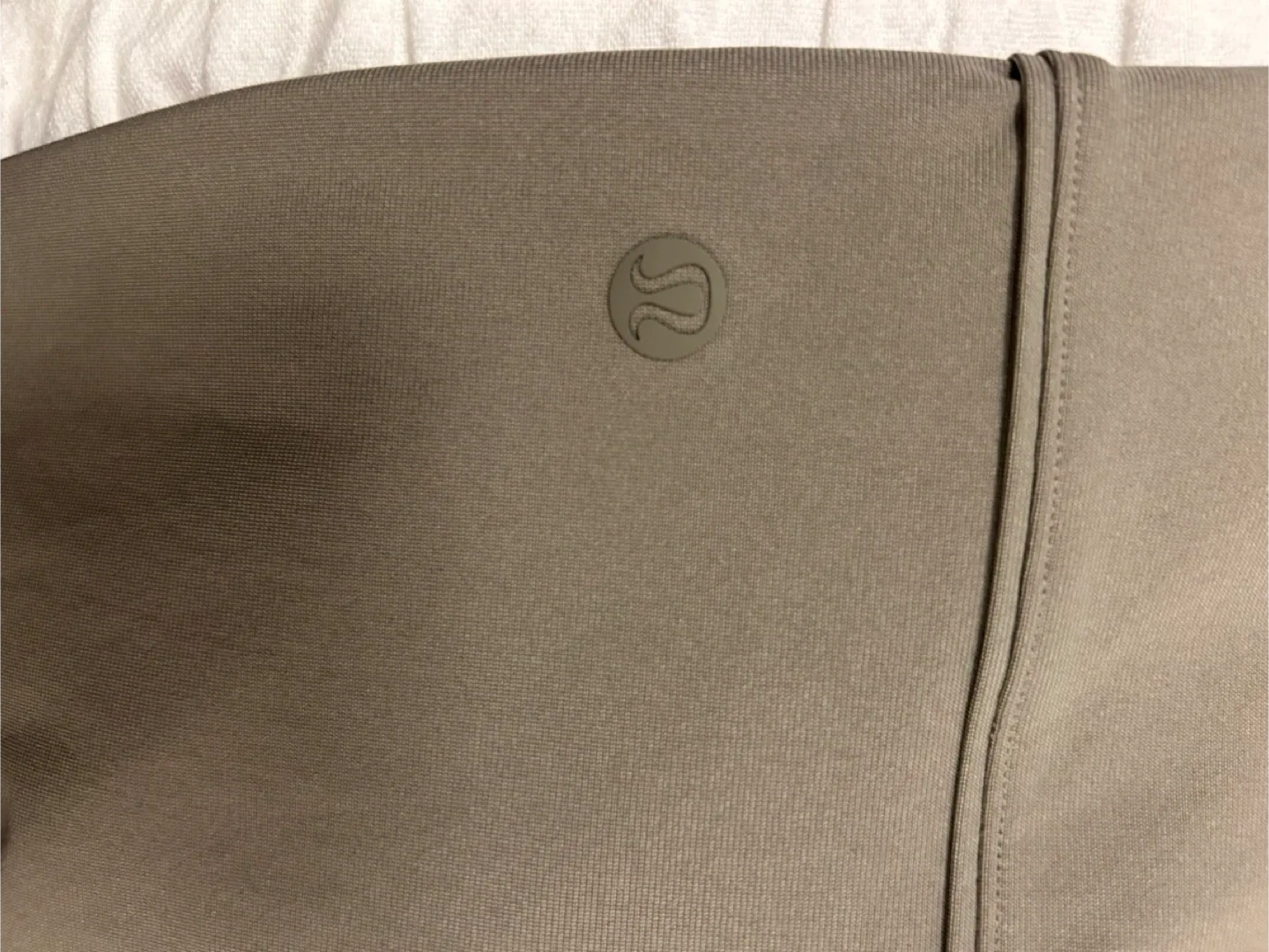 Lululemon Pleated Pants - Black & Tan image indicator(4)