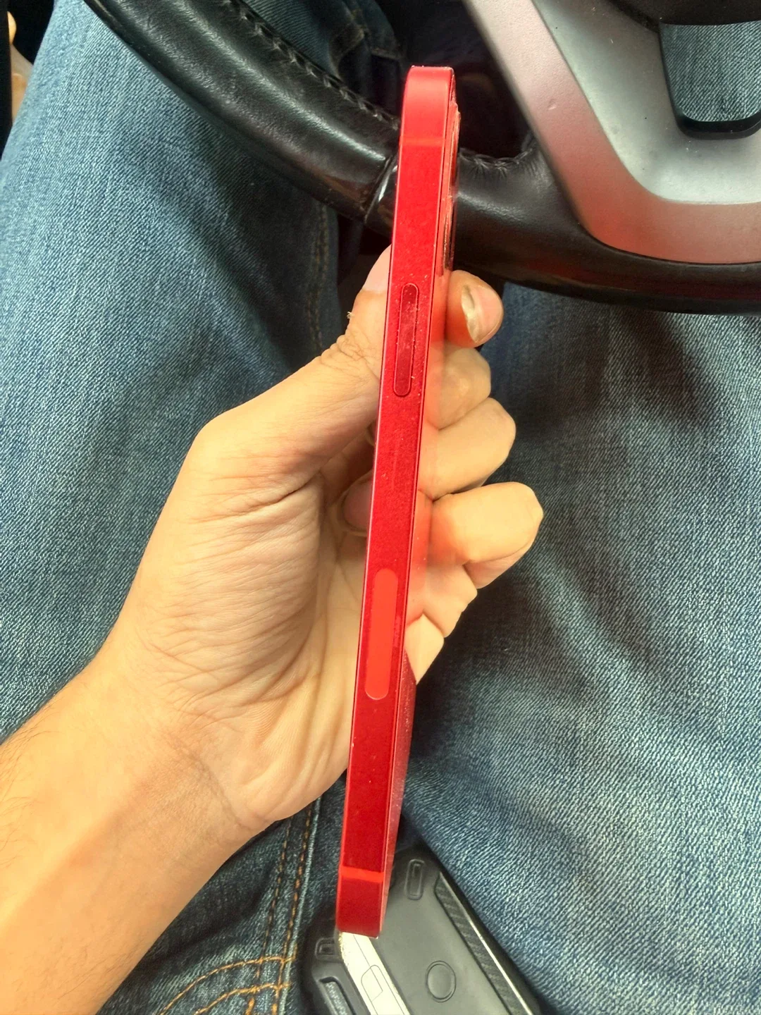 Red iPhone 12 - 64GB image indicator(3)