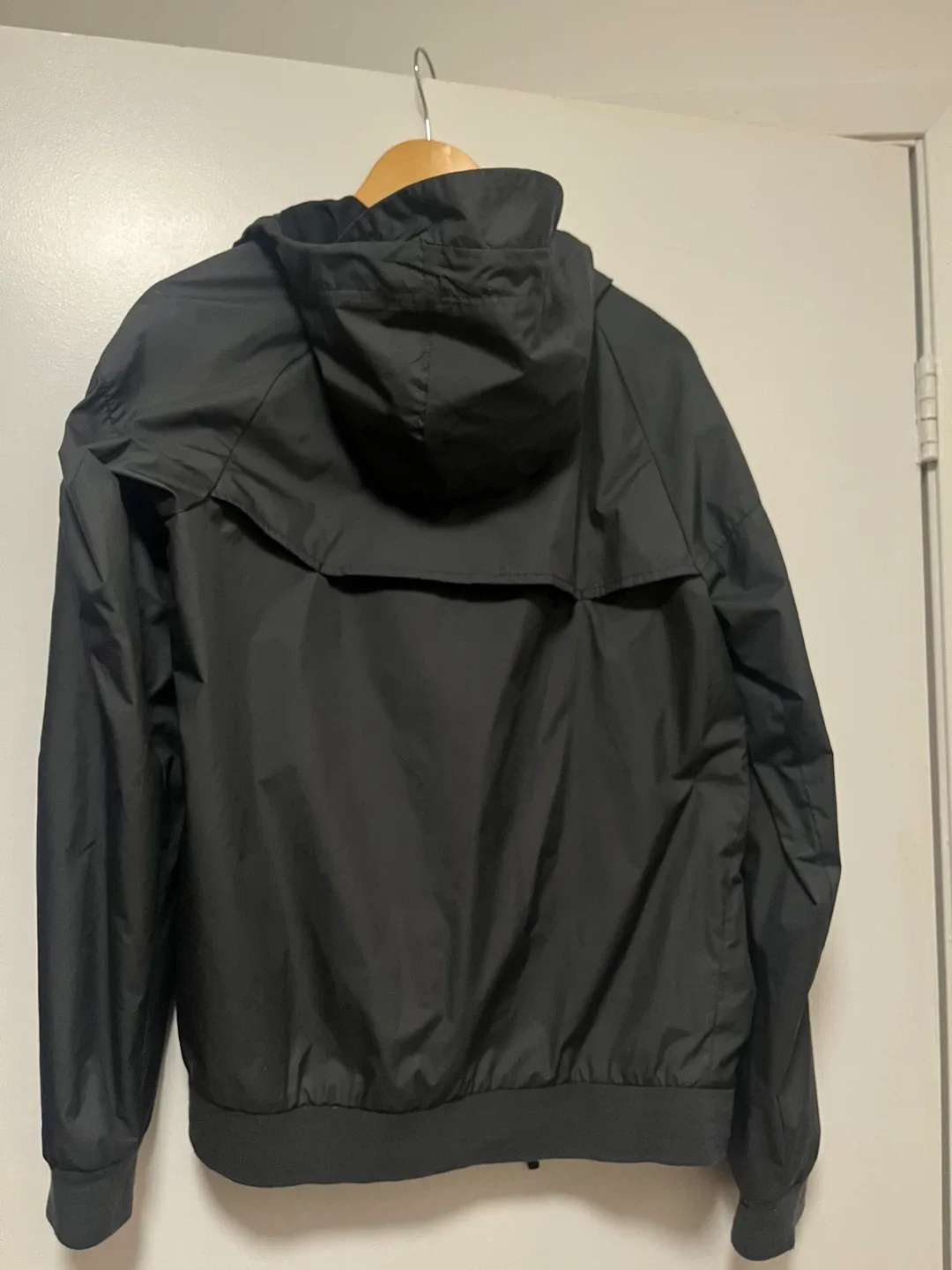 Black waterproof zip up hood, Nike jacket adult small unisex image indicator(8)