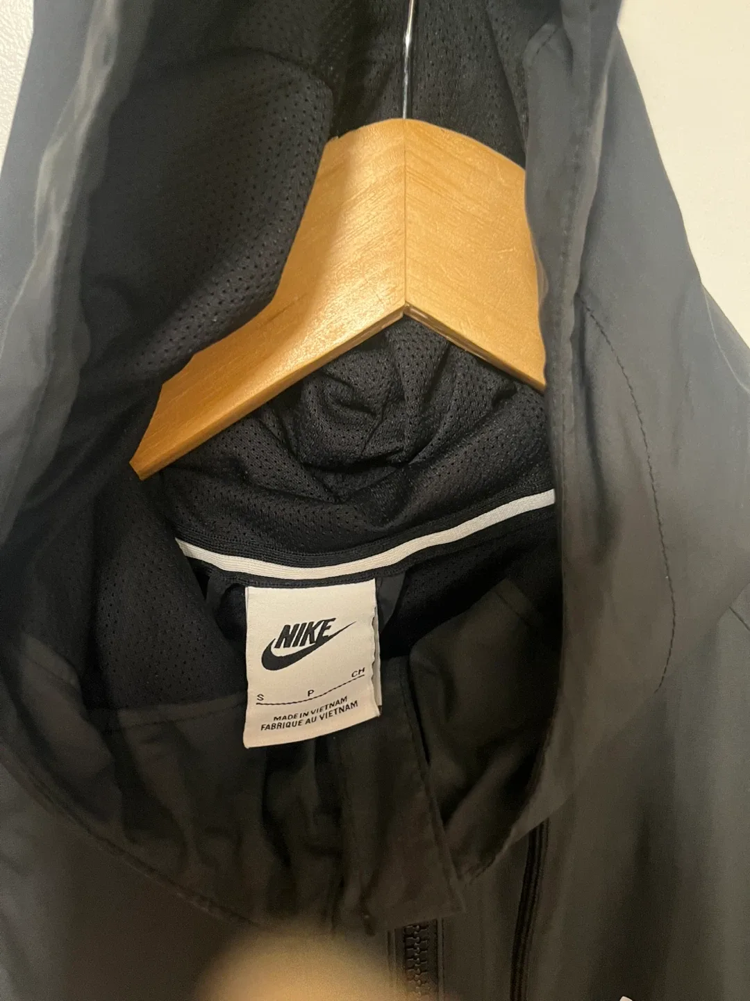 Black waterproof zip up hood, Nike jacket adult small unisex image indicator(5)