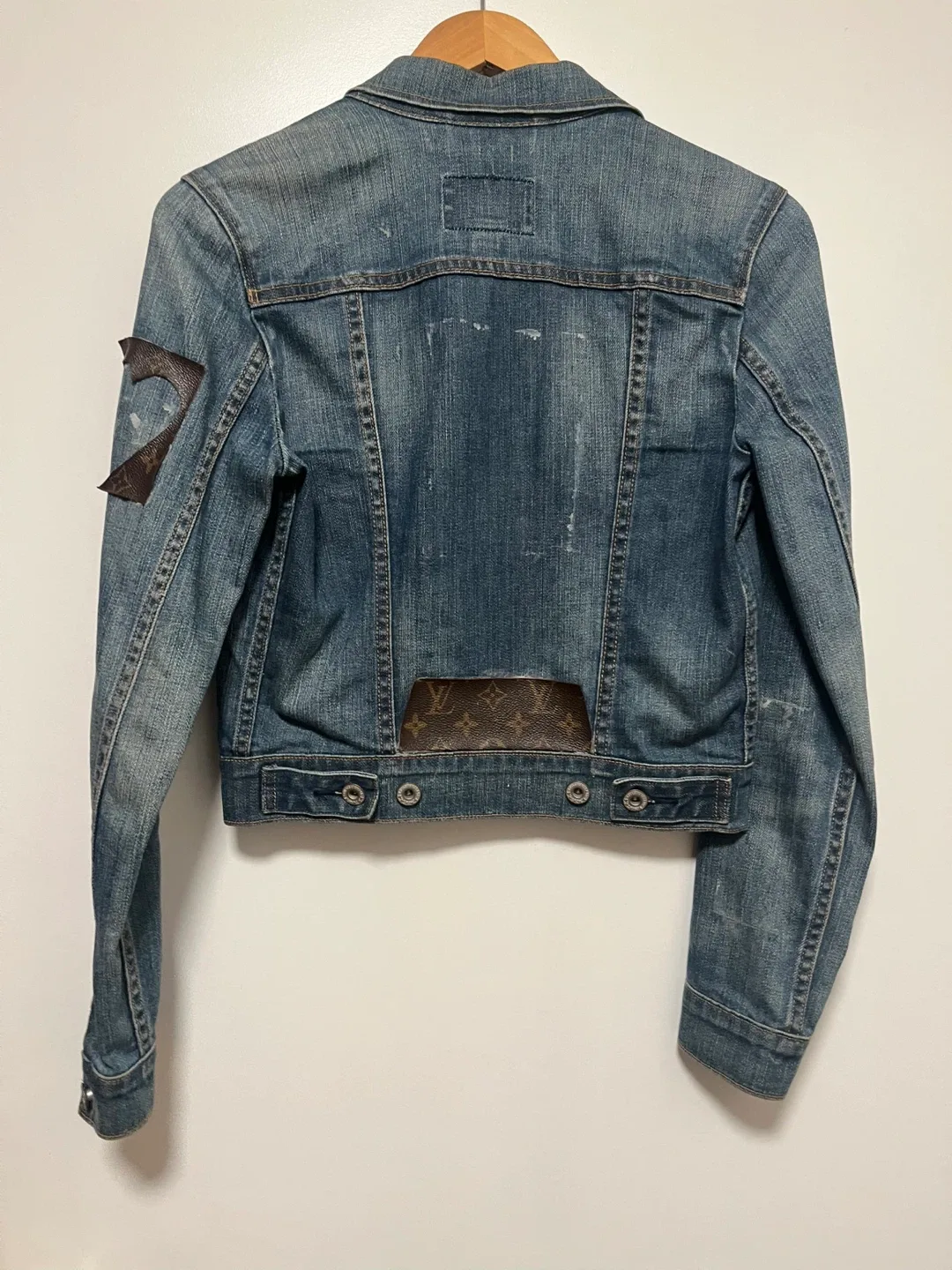 LEVIS jean jacket, customized size extra small acid wash image indicator(3)