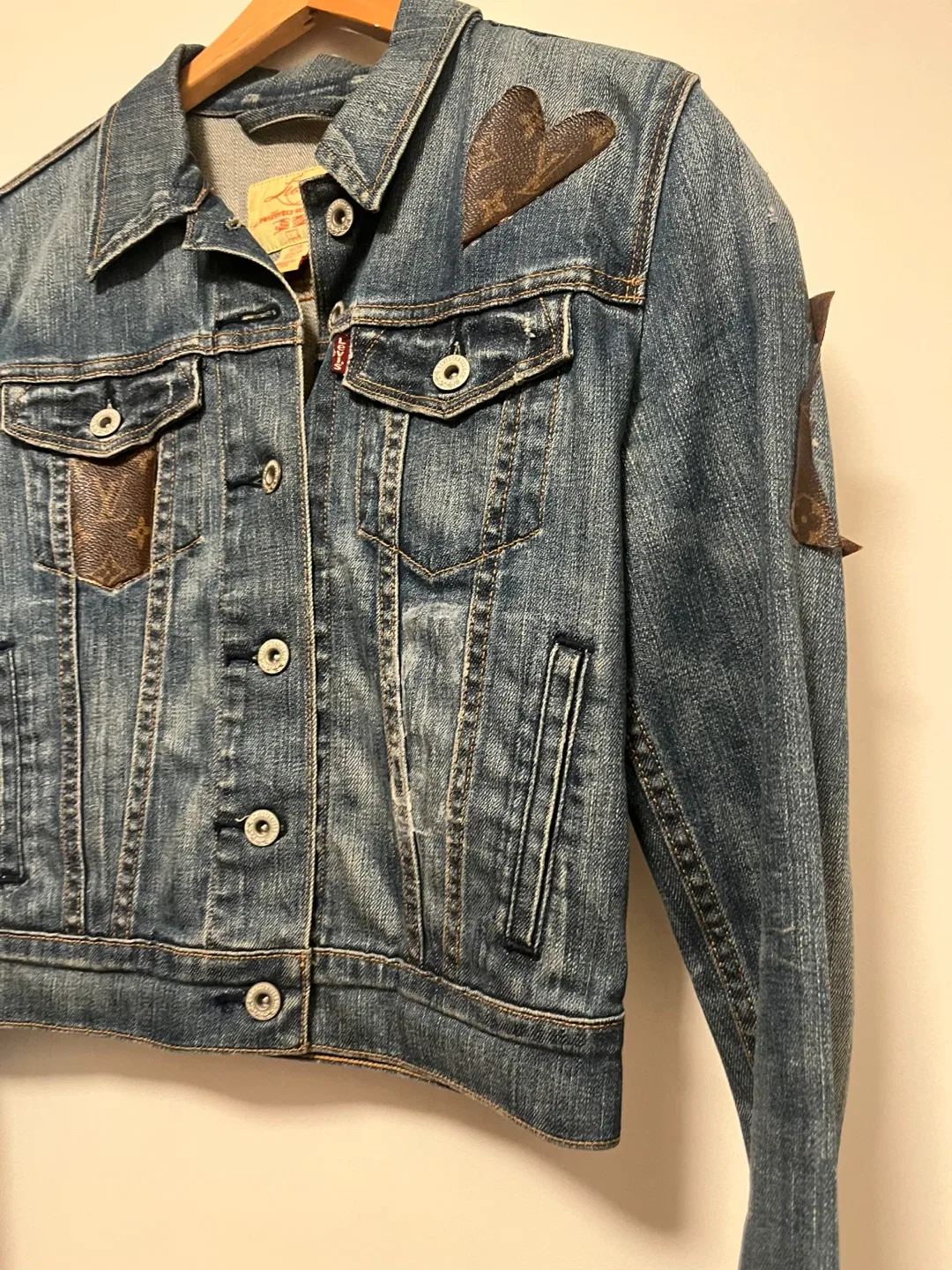LEVIS jean jacket, customized size extra small acid wash image indicator(4)