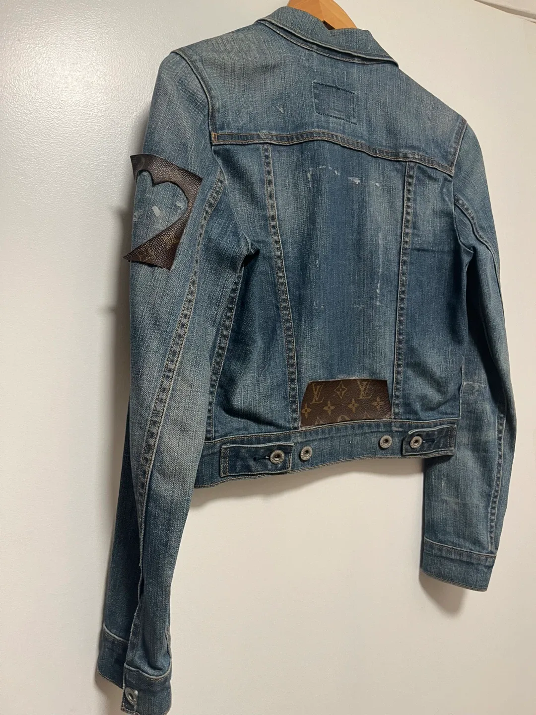 LEVIS jean jacket, customized size extra small acid wash image indicator(5)