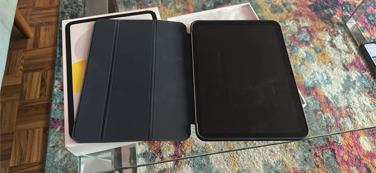 New Apple iPad 10th Gen with Case image indicator(3)
