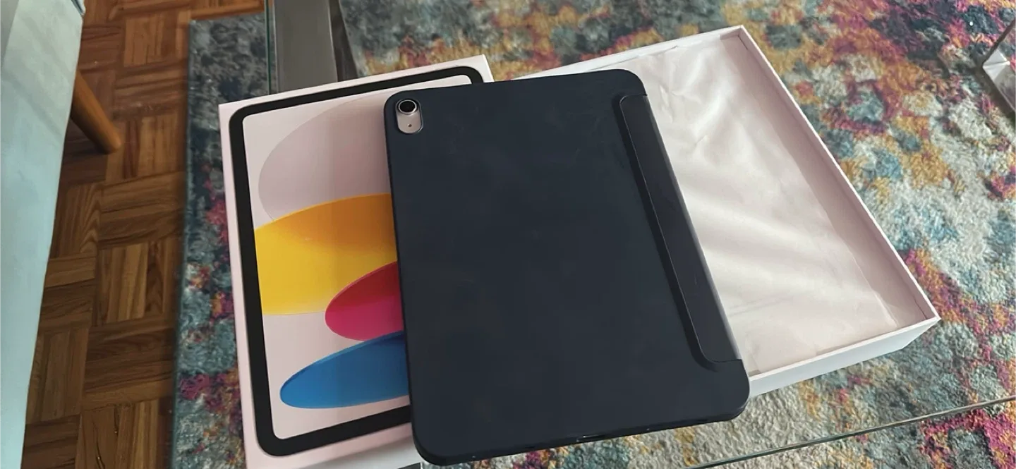 New Apple iPad 10th Gen with Case image indicator(2)