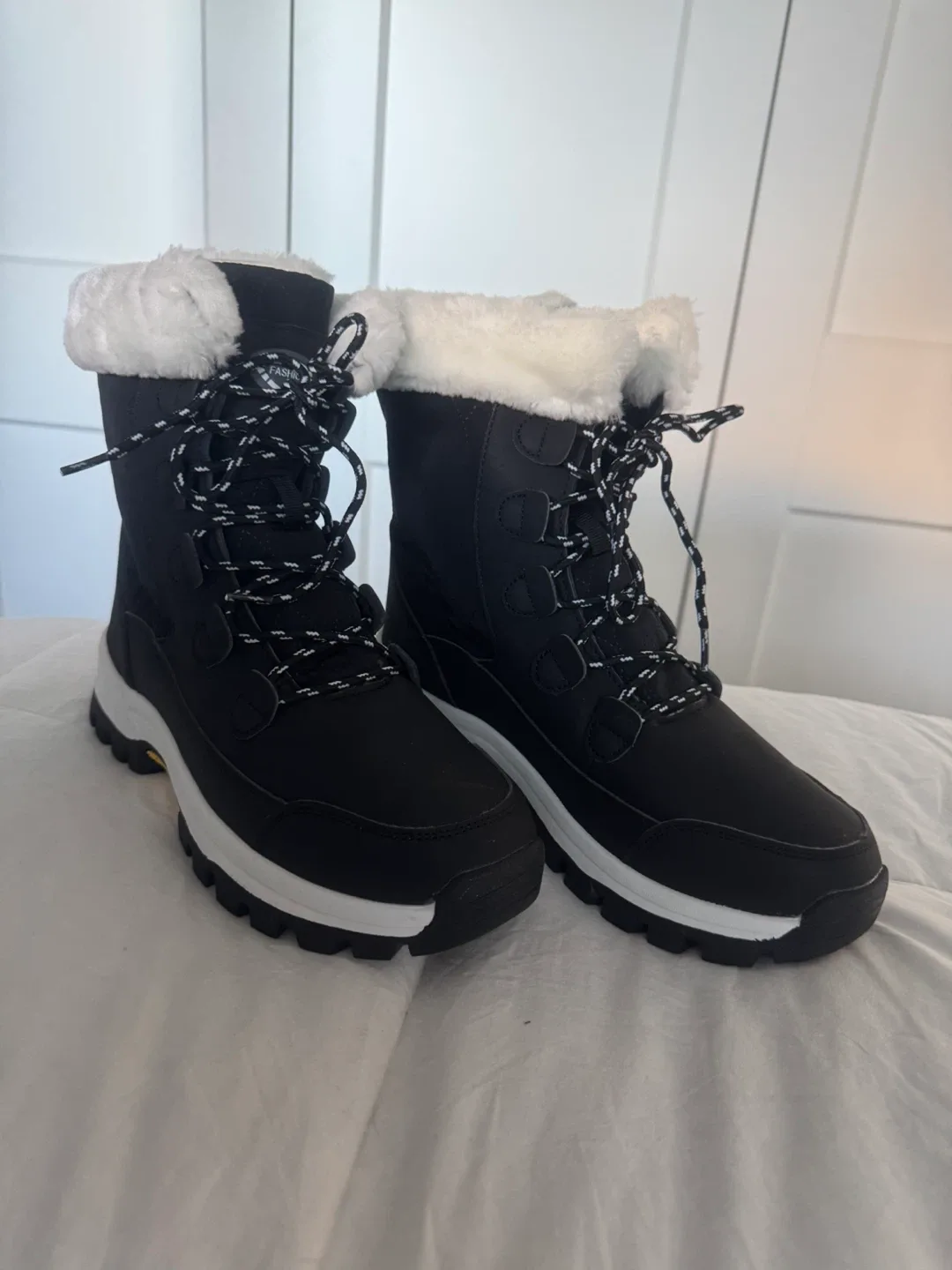 BRAND NEW Winter Boots Ladies Size 11 Waterproof image indicator(8)