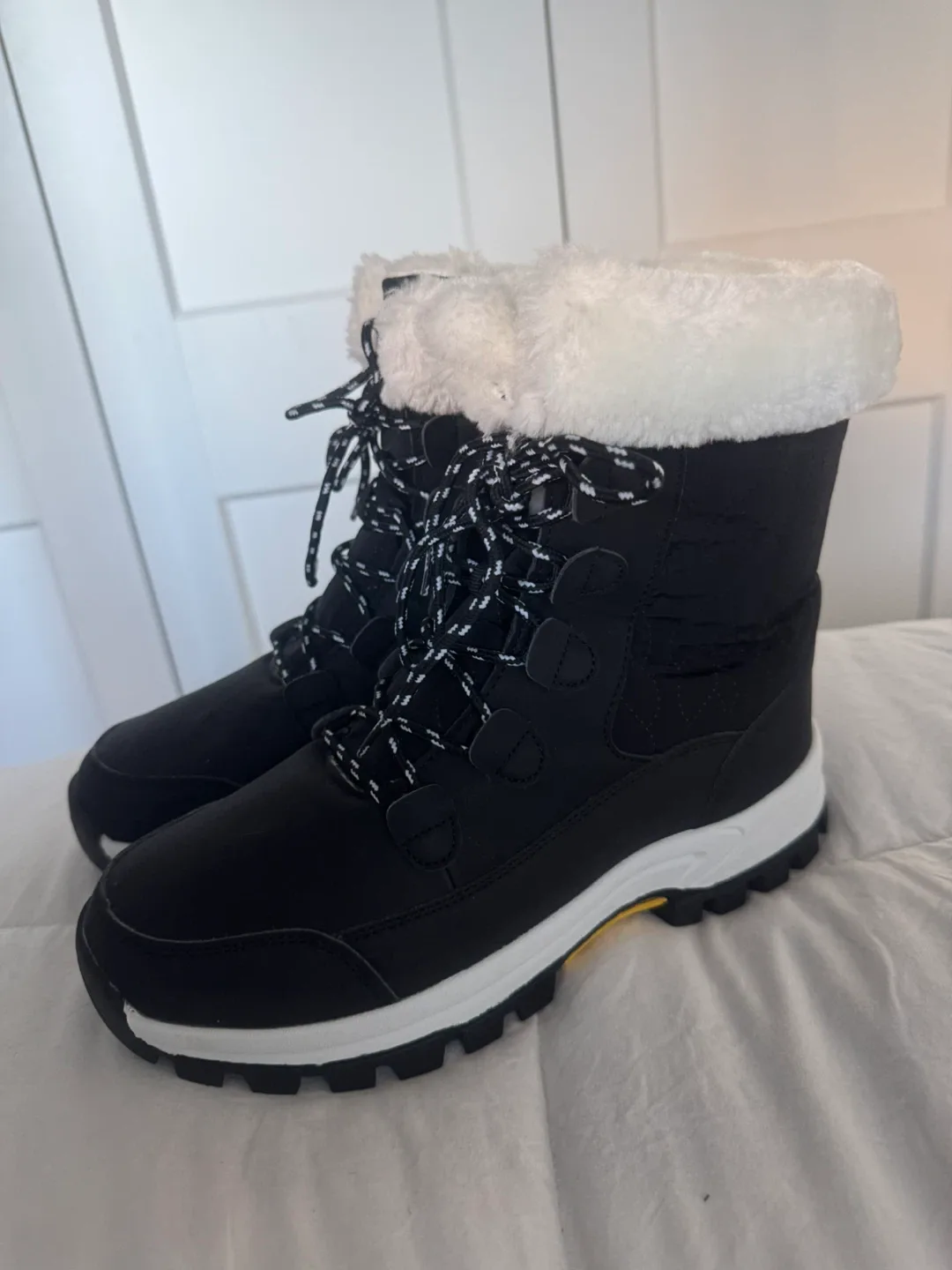 BRAND NEW Winter Boots Ladies Size 11 Waterproof