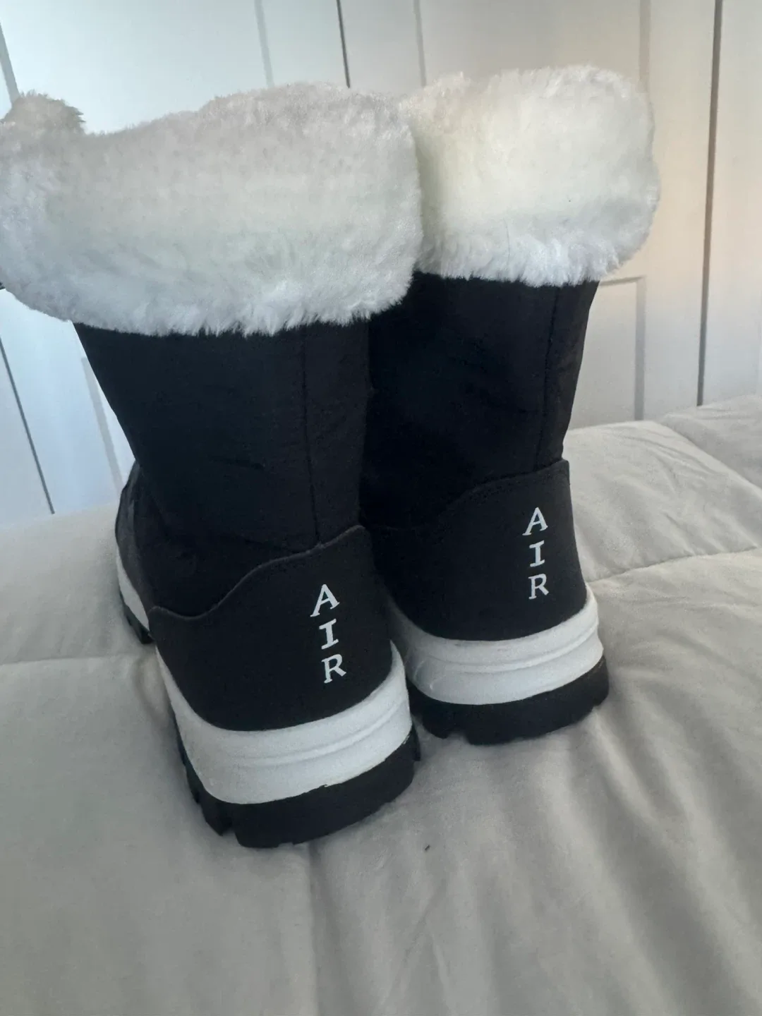 BRAND NEW Winter Boots Ladies Size 11 Waterproof image indicator(7)