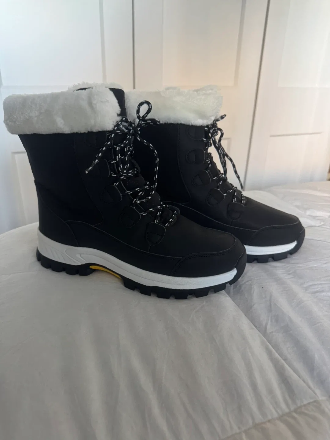 BRAND NEW Winter Boots Ladies Size 11 Waterproof image indicator(9)