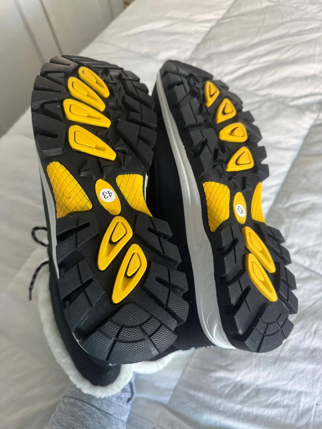 BRAND NEW Winter Boots Ladies Size 11 Waterproof image indicator(6)