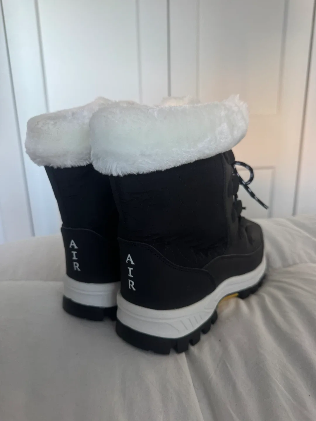 BRAND NEW Winter Boots Ladies Size 11 Waterproof image indicator(3)