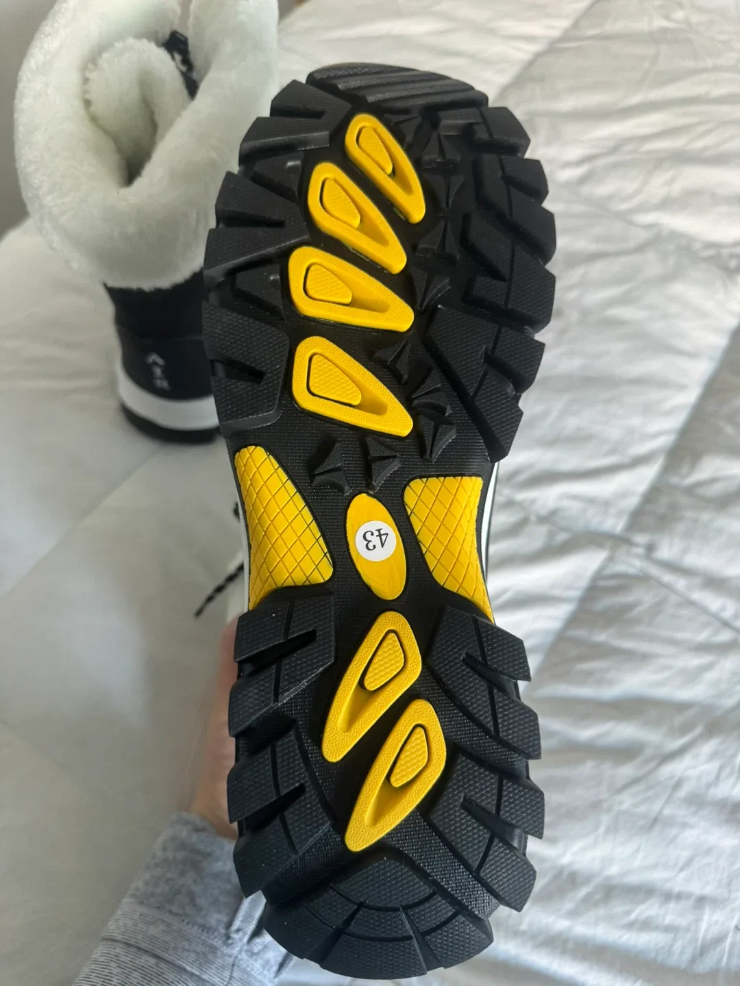 BRAND NEW Winter Boots Ladies Size 11 Waterproof image indicator(5)