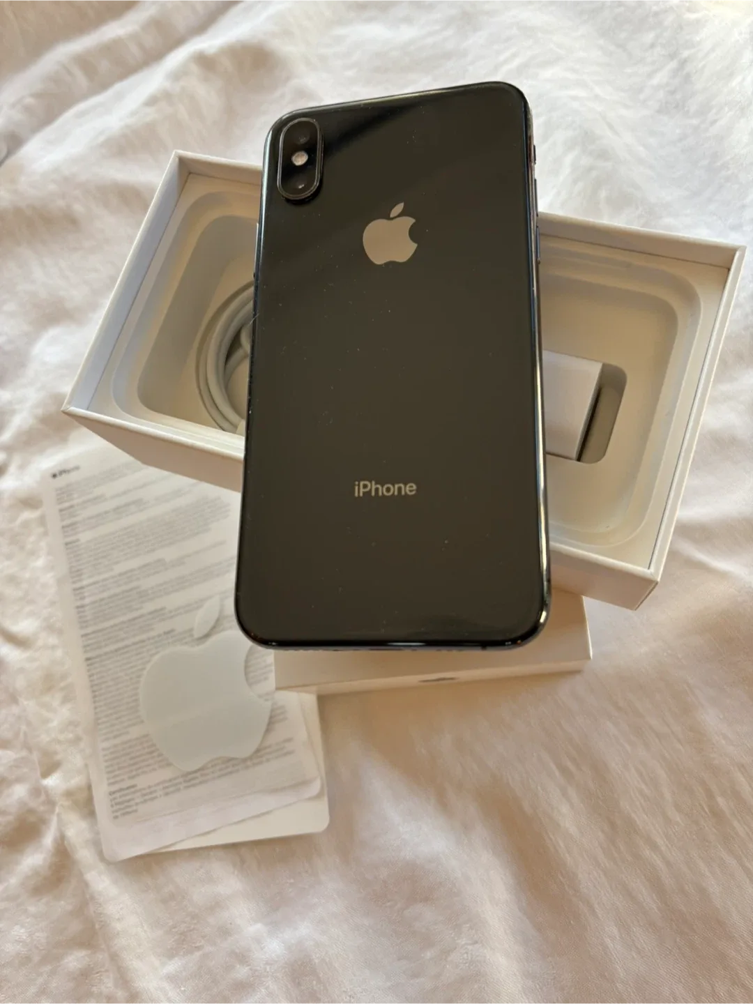 iPhone XS 64GB Space Gray - Like New! image indicator(3)