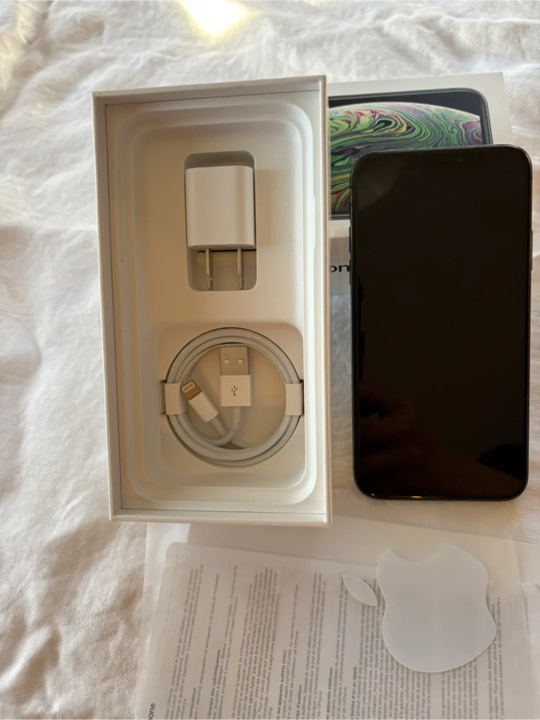 iPhone XS 64GB Space Gray - Like New! image indicator(2)