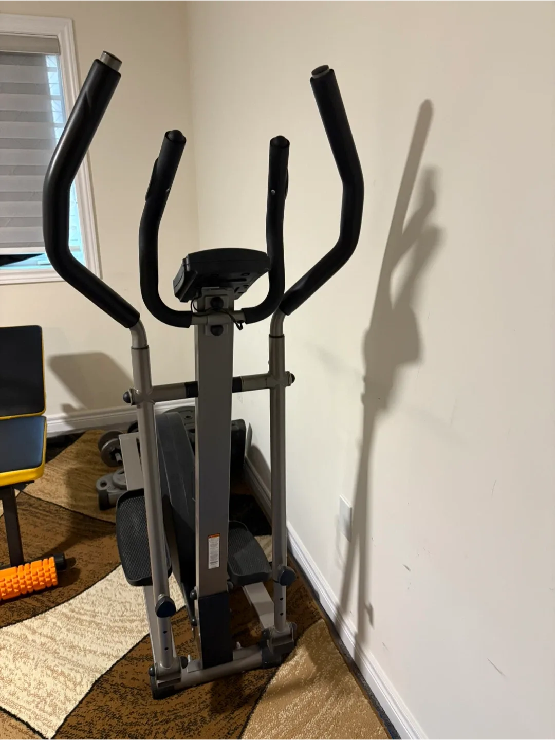 Universal Fitness Elliptical 225 image indicator(2)