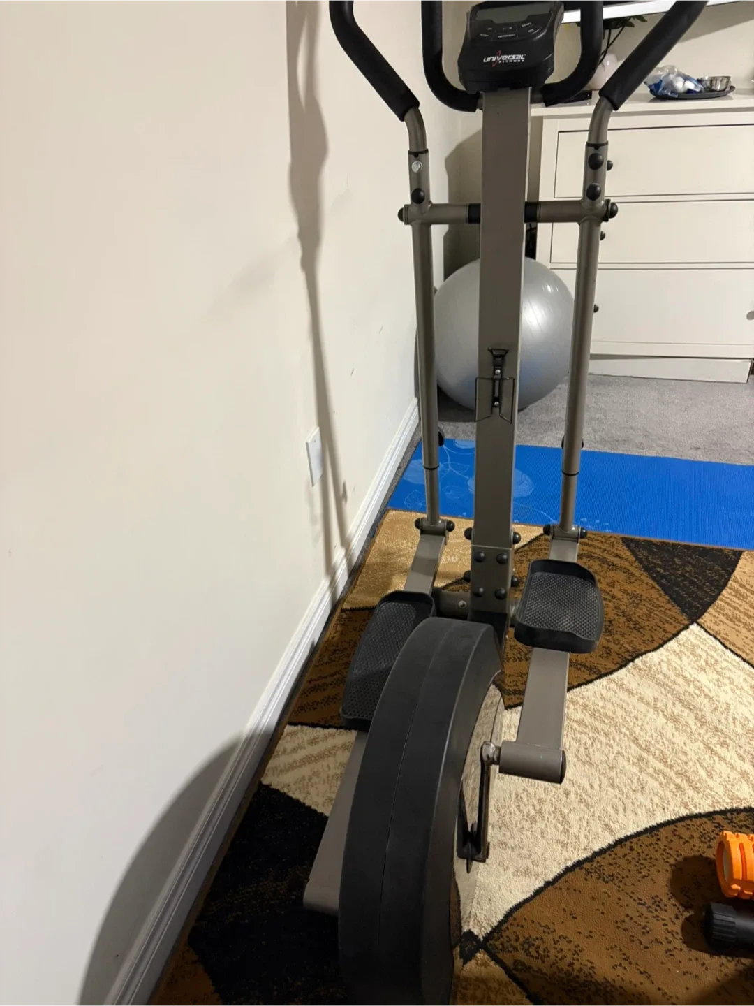 Universal Fitness Elliptical 225 image indicator(3)