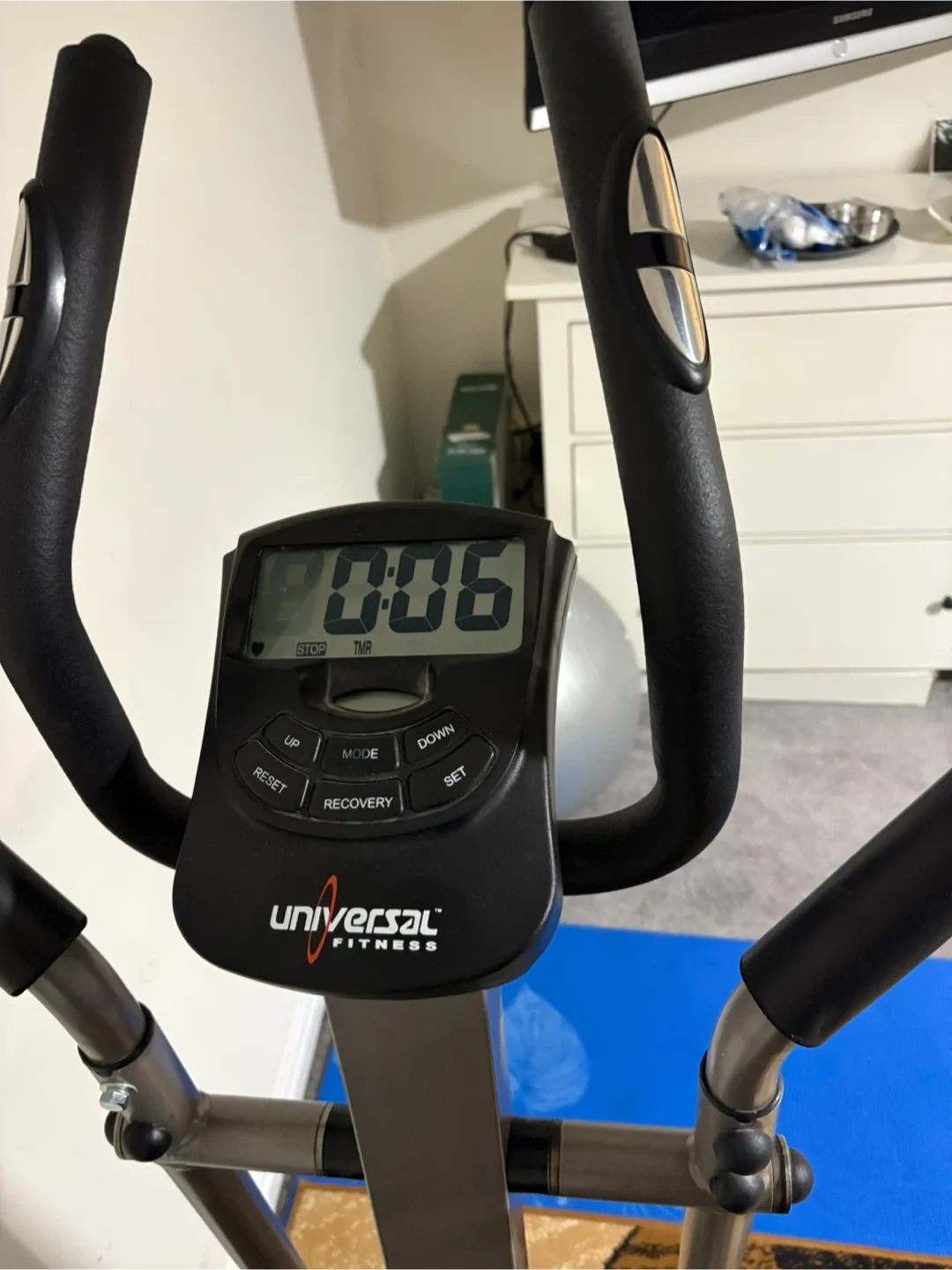 Universal Fitness Elliptical 225 image indicator(4)