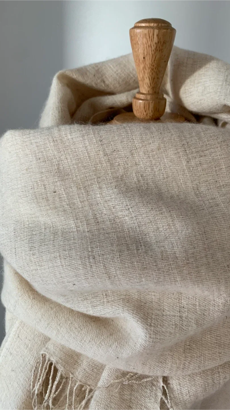 Vintage Premium Pure Lamb Wool & Cashmere Shall Unisex image indicator(4)