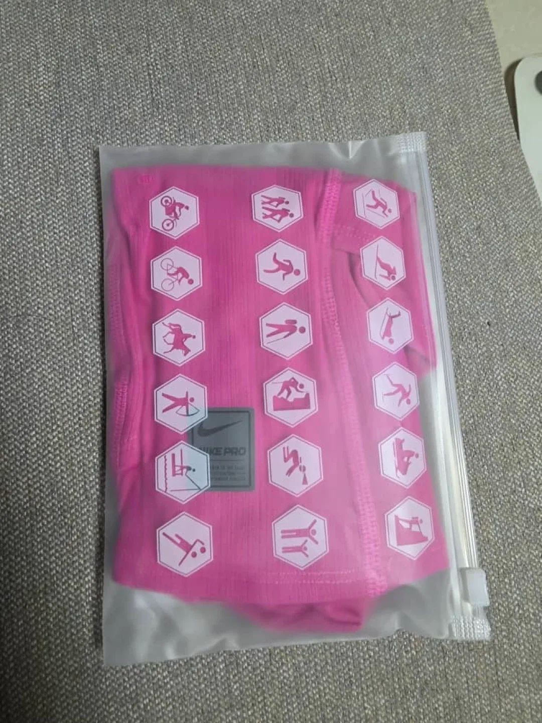 New Nike Pro Therma-FIT Hood image indicator(6)