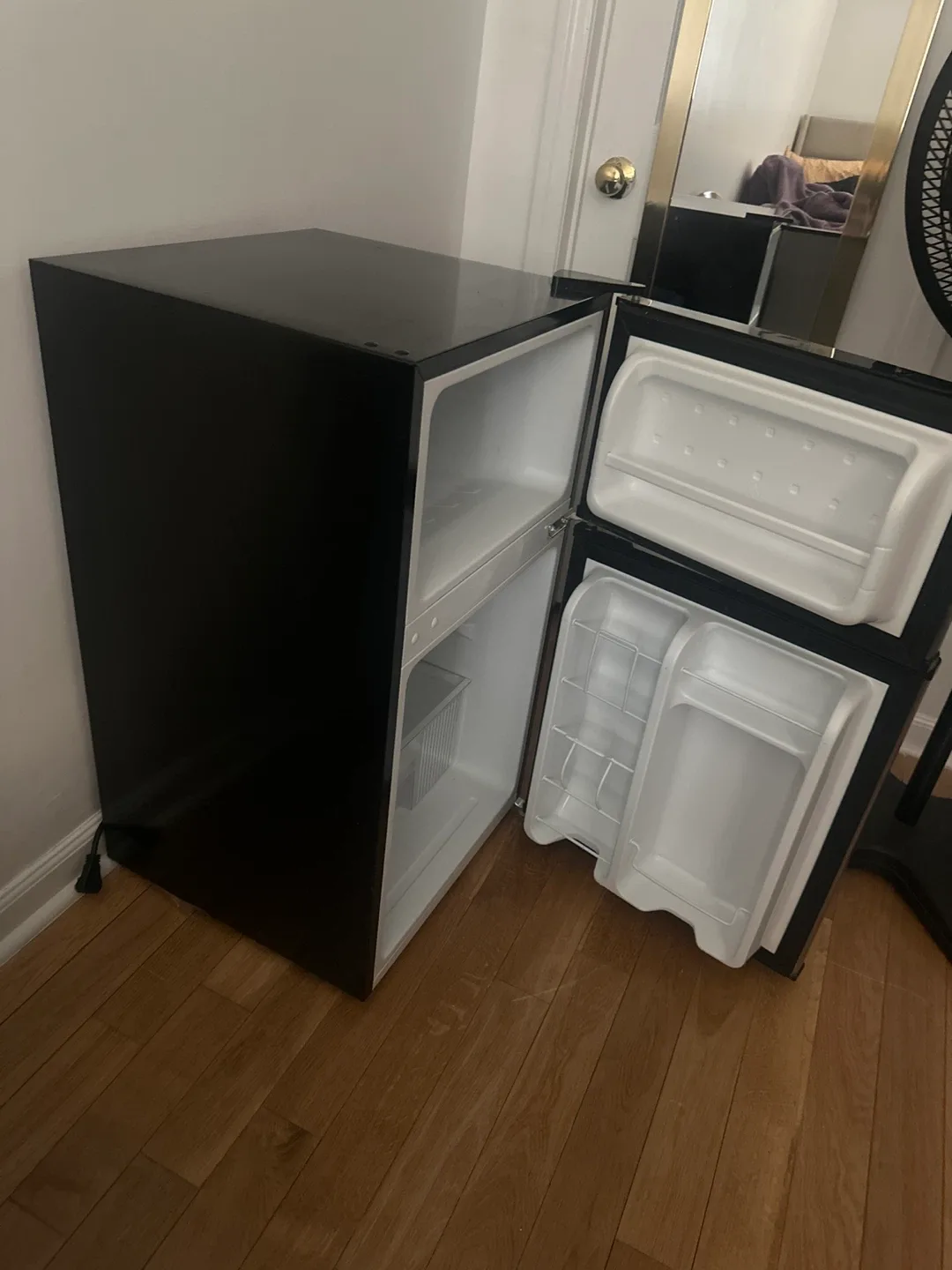 Midea Compact Refrigerator - Silver image indicator(4)