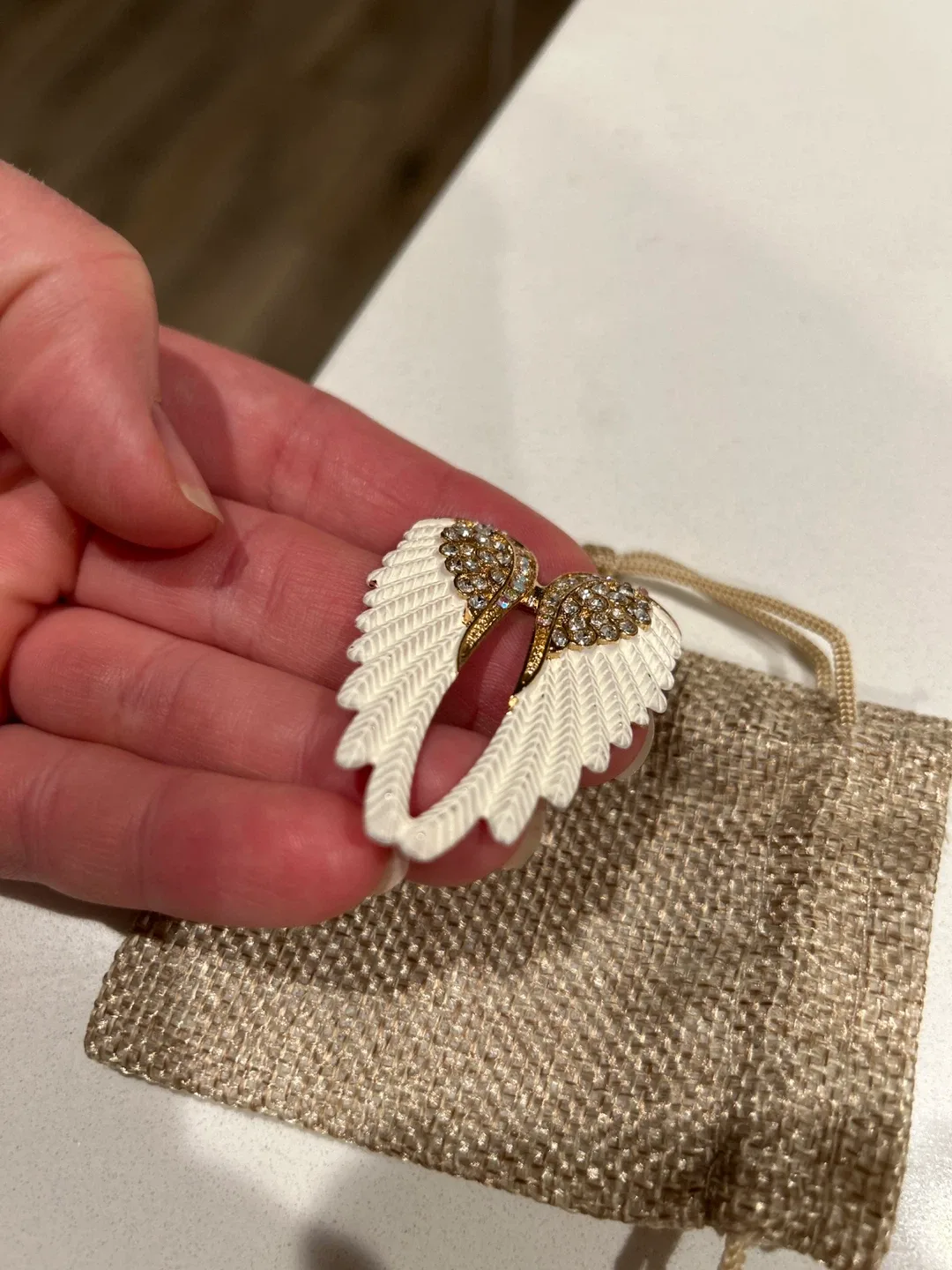 Angel Wings Brooch with Rhinestones image indicator(2)