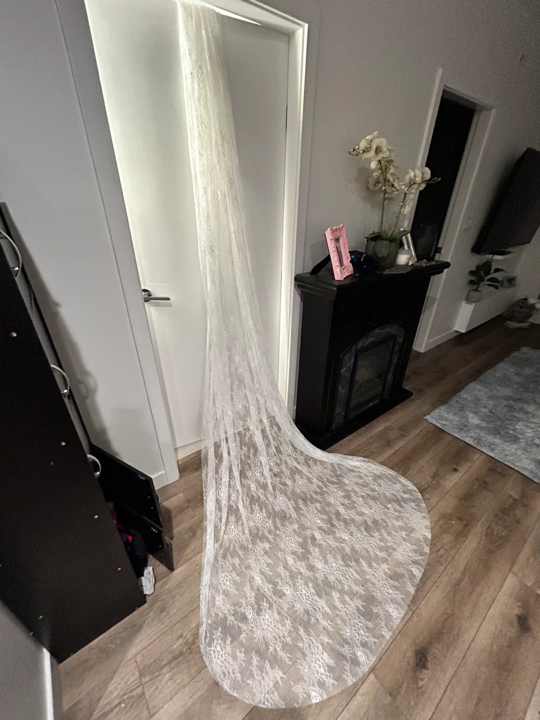 Cathedral White Lace Wedding Veil - photo 3