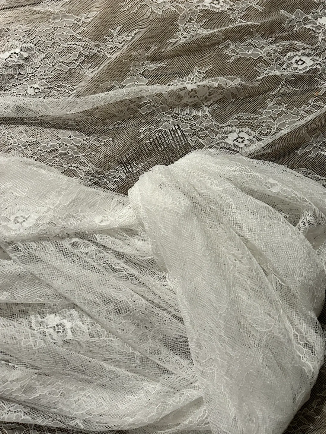 Cathedral White Lace Wedding Veil image indicator(5)