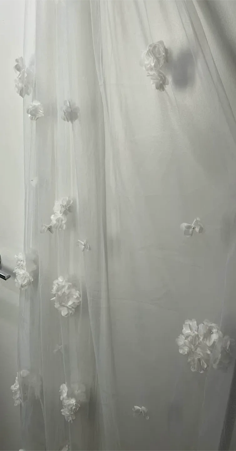 Wedding Veil with Floral Appliqués image indicator(2)