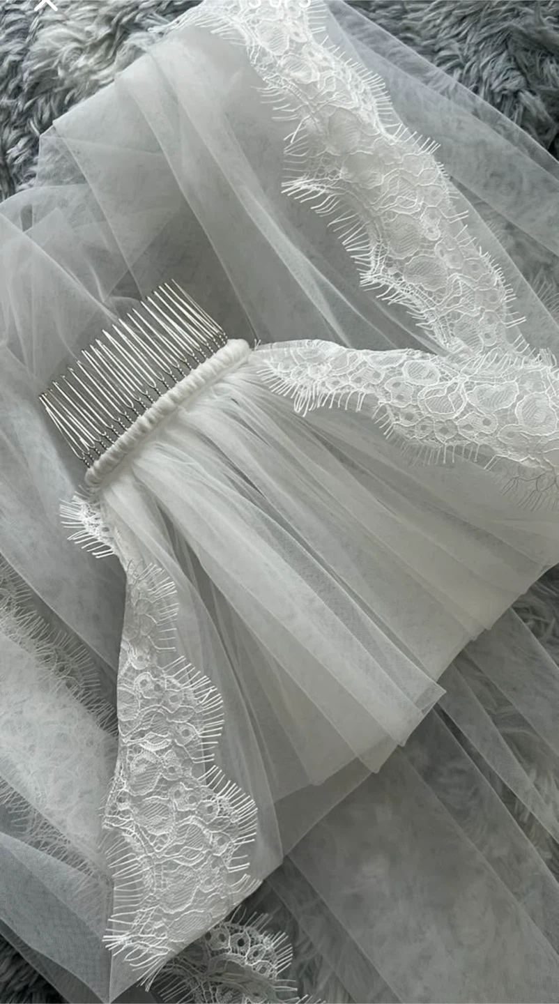 Wedding Veil with Lace Trim - soft white & ivory - photo 4