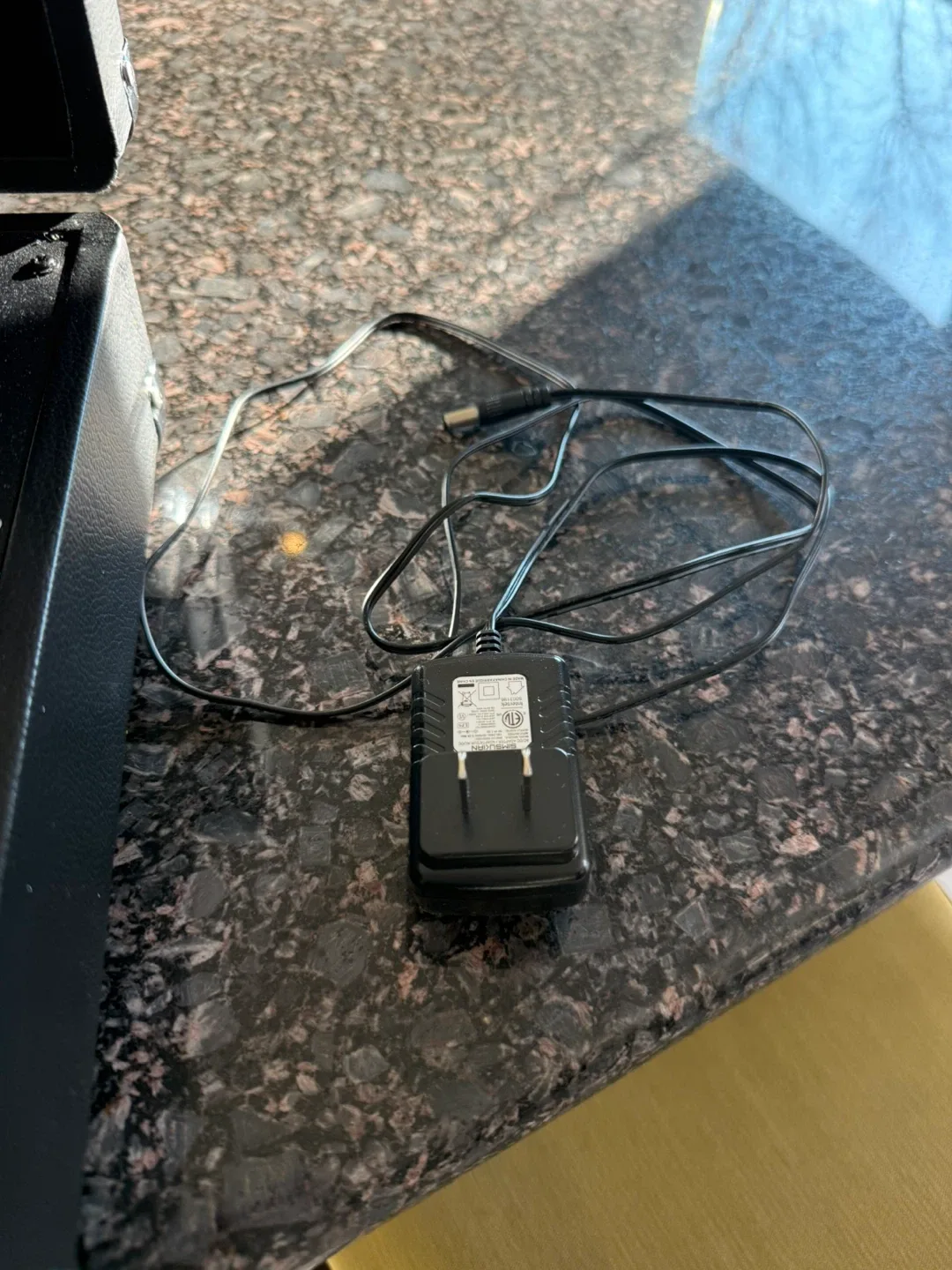 Victrola Vintage Suitcase Turntable image indicator(2)