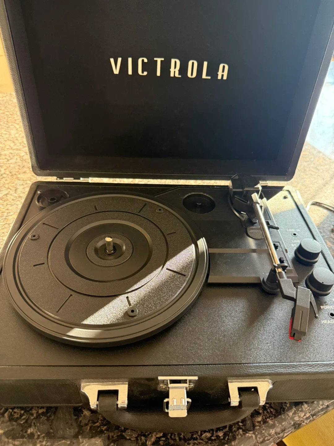 Victrola Vintage Suitcase Turntable image indicator(4)