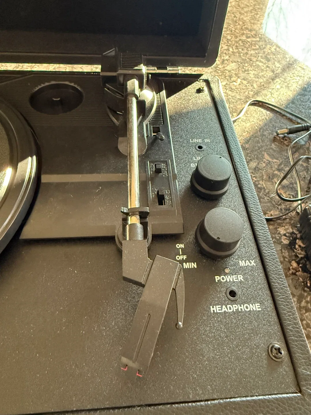Victrola Vintage Suitcase Turntable image indicator(3)