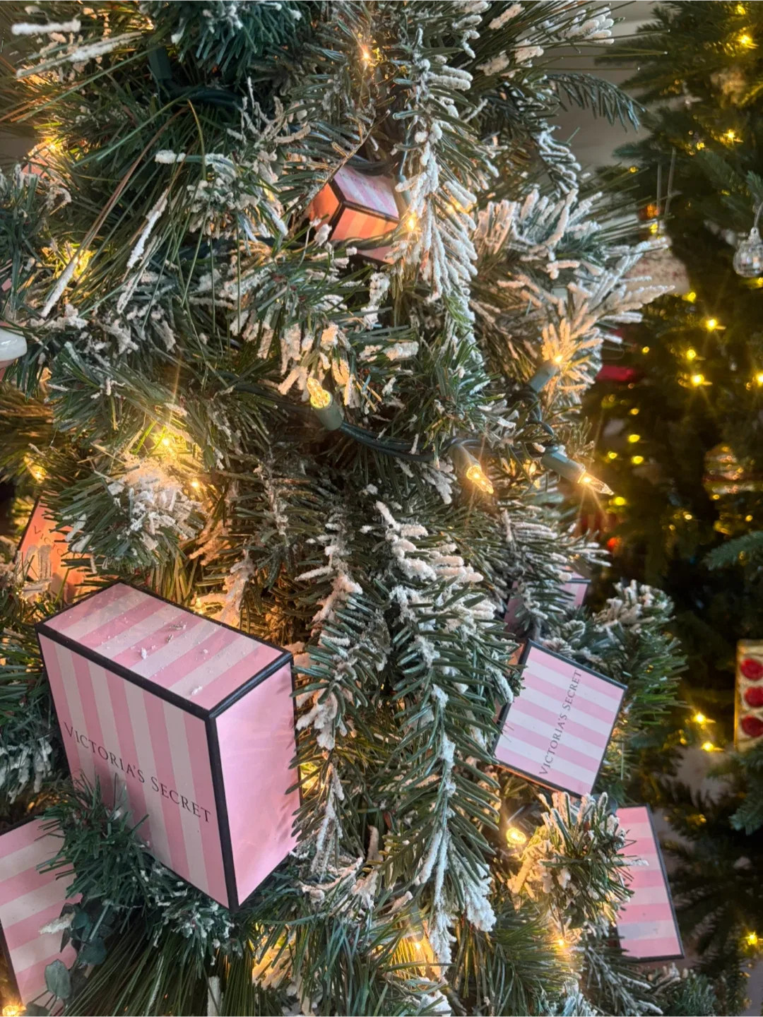 Victoria's Secret -Snow Flocked Christmas Tree - 4 feet Tall  - image indicator(4)