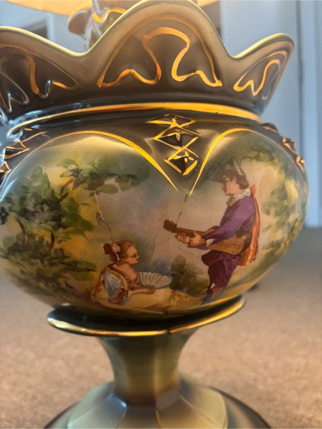 Vintage Decorative Table Lamp With Brass Base image indicator(5)