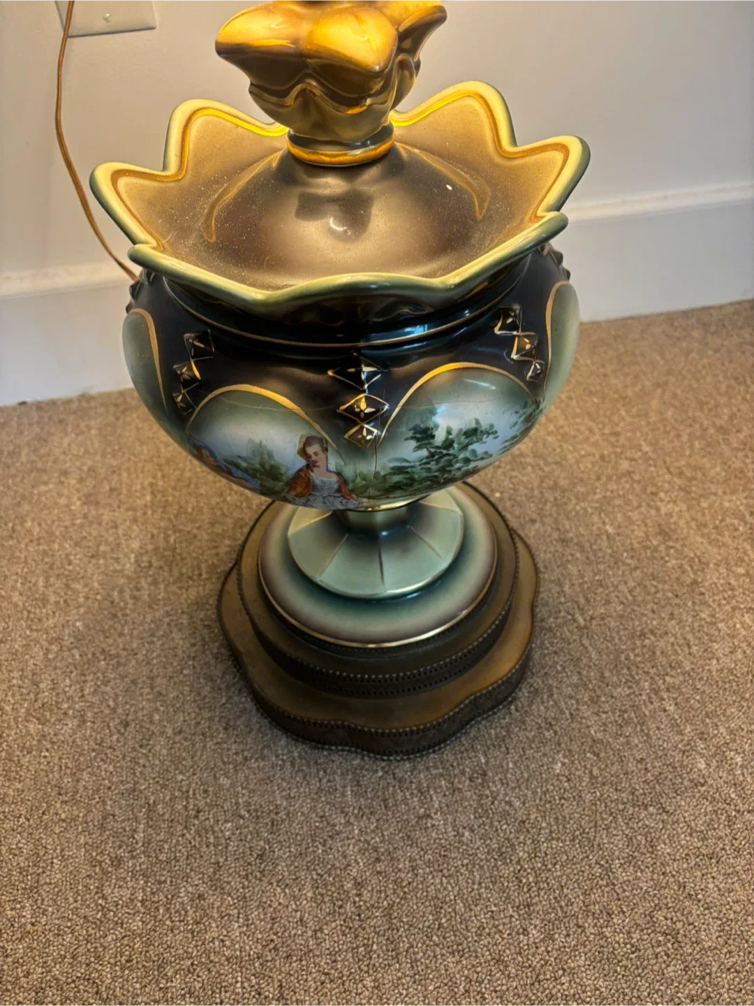 Vintage Decorative Table Lamp With Brass Base image indicator(4)
