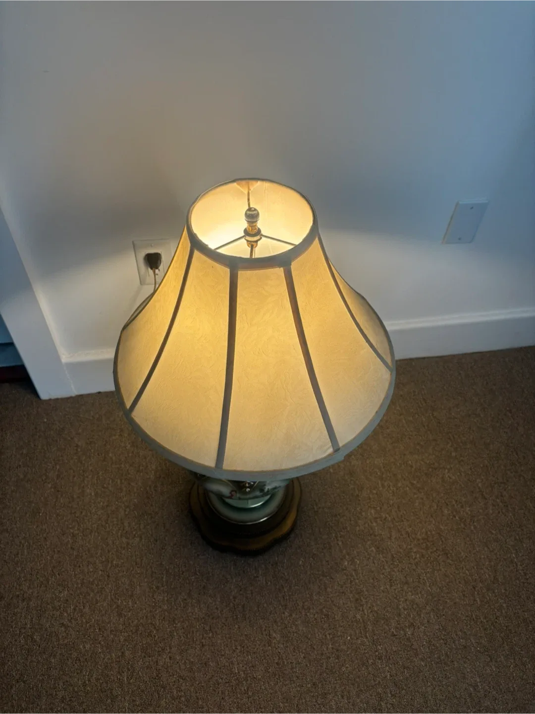 Vintage Decorative Table Lamp With Brass Base image indicator(7)