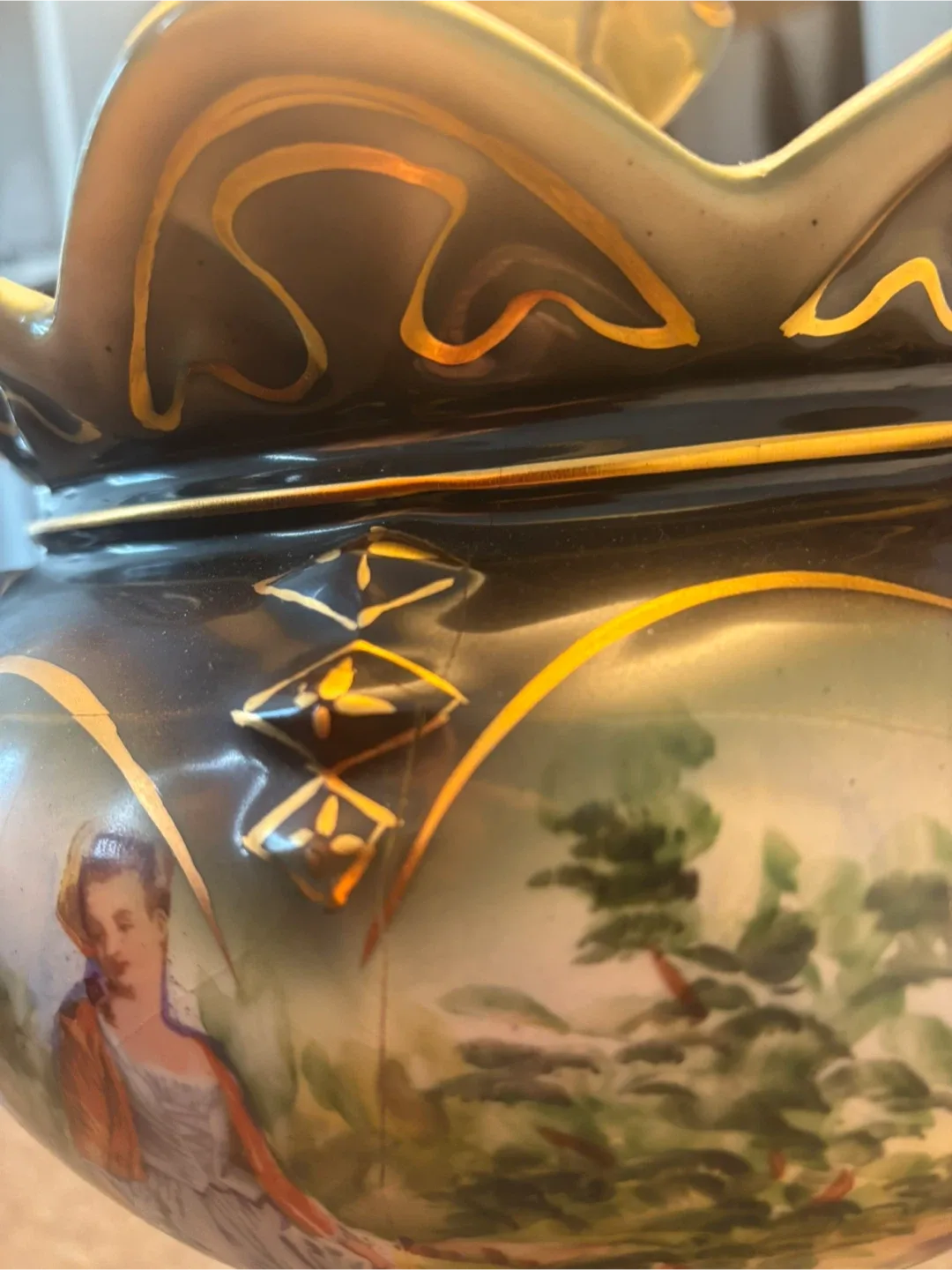 Vintage Decorative Table Lamp With Brass Base image indicator(8)