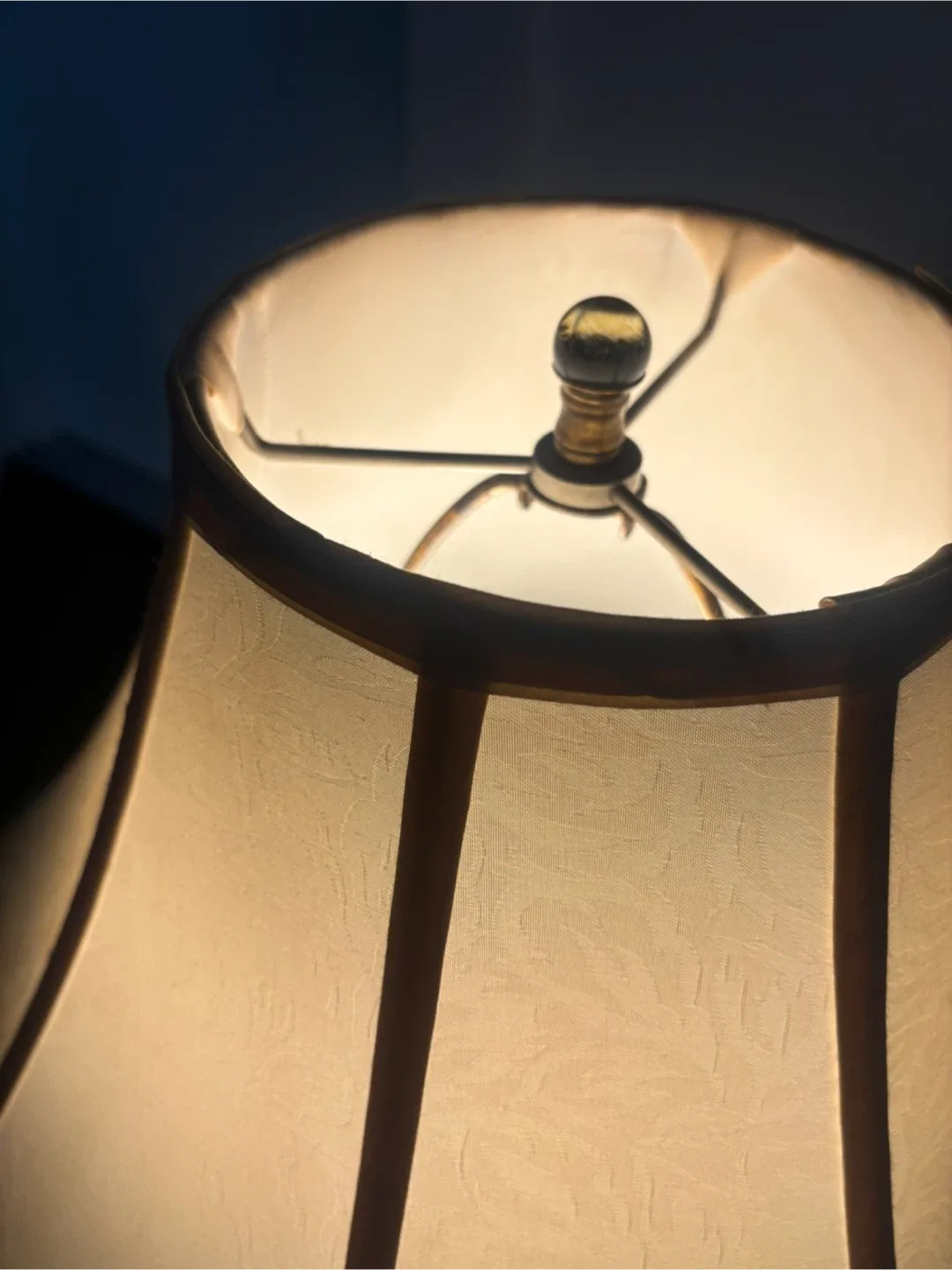 Vintage Decorative Table Lamp With Brass Base image indicator(10)