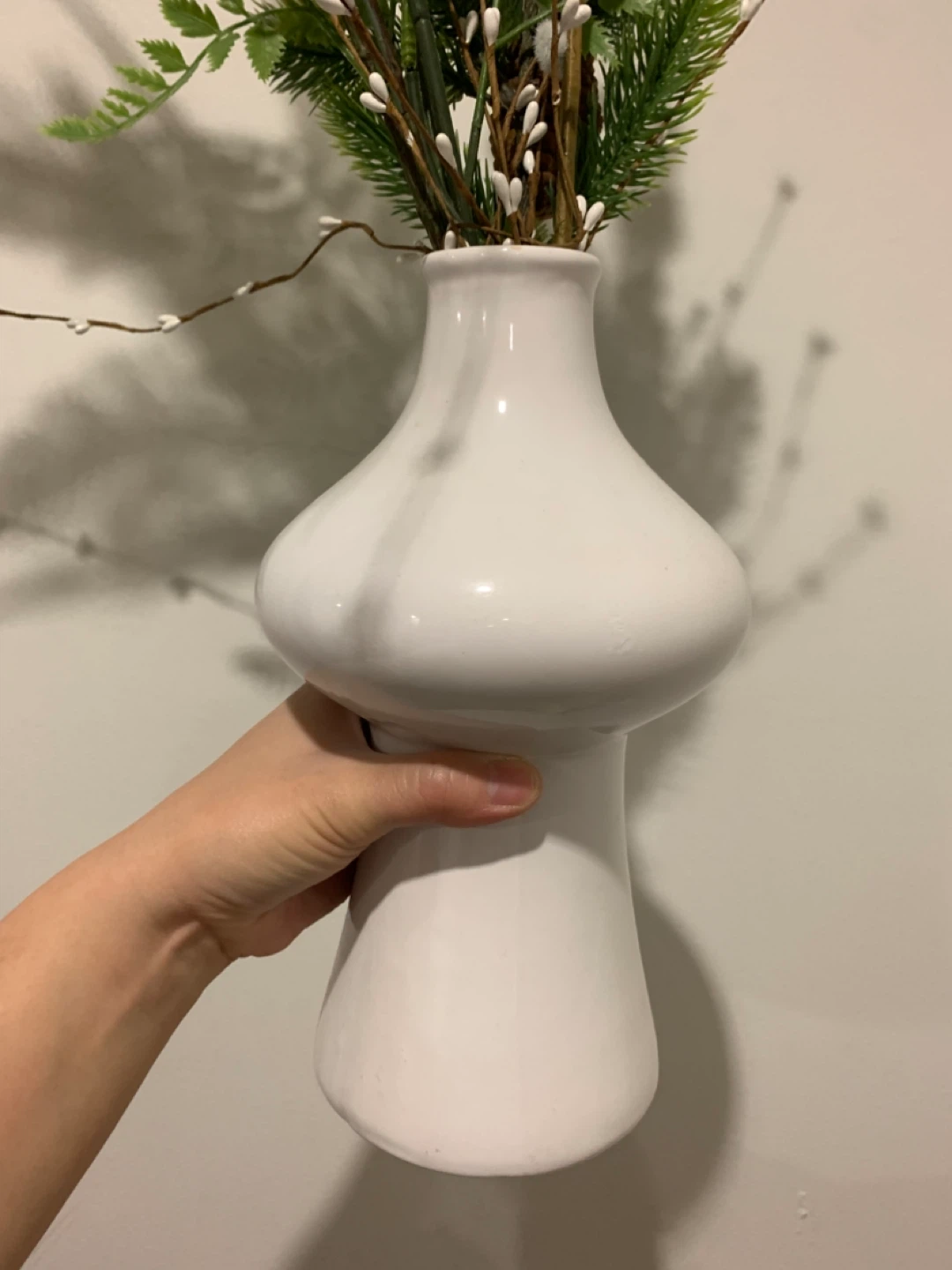White ceramic vase (plants not included) - photo 2