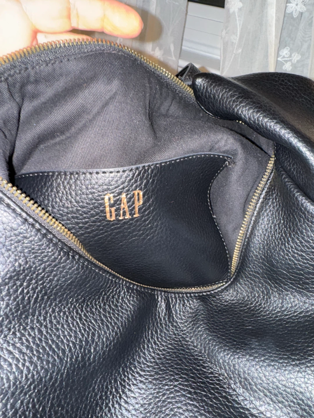 GAP Black Leather Hobo Bag - photo 2