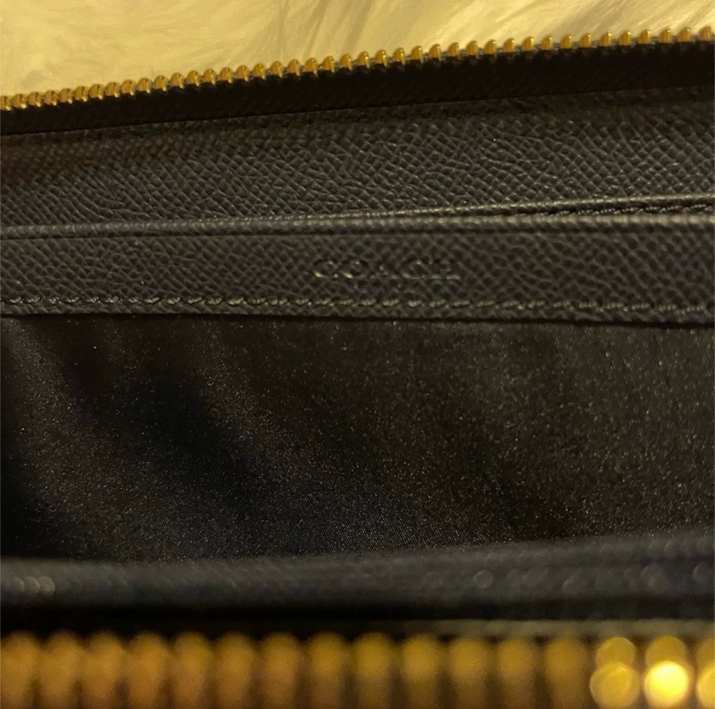 ✨Rare 💯% Authentic BOW long midnight blue Gold-tone Hardware image indicator(3)