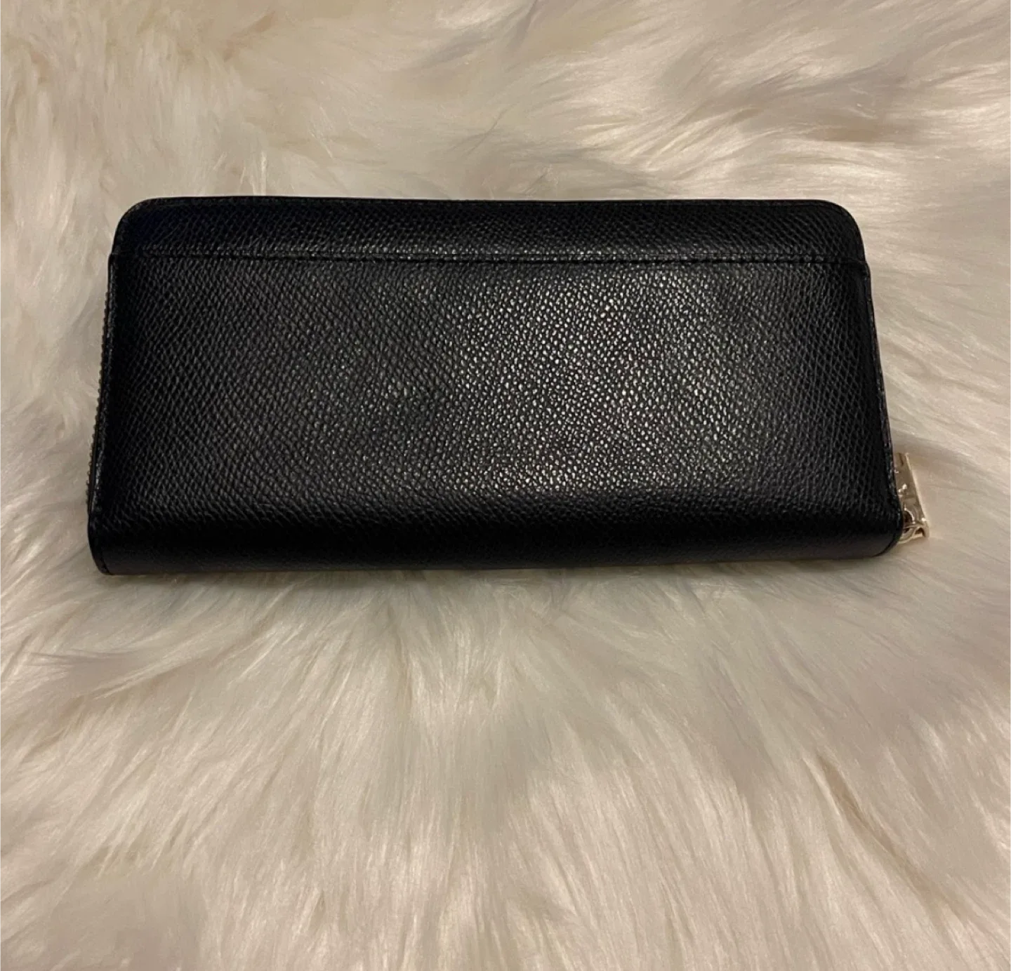 ✨Rare 💯% Authentic BOW long midnight blue Gold-tone Hardware image indicator(2)