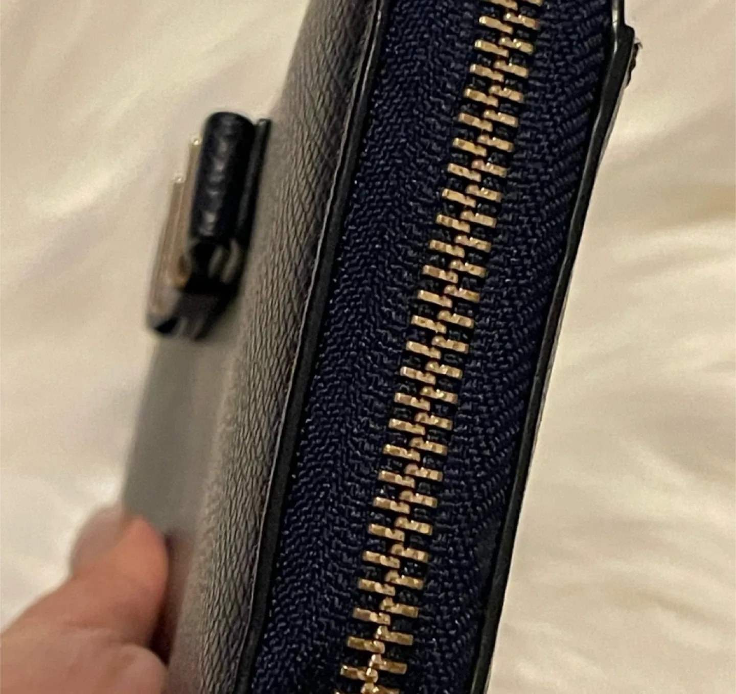 ✨Rare 💯% Authentic BOW long midnight blue Gold-tone Hardware image indicator(7)