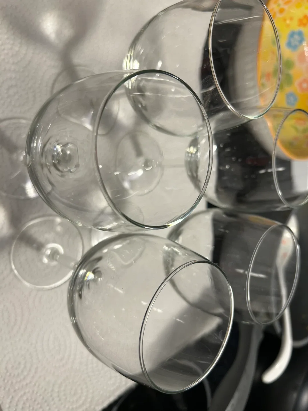 Set of 5 Wine Glasses image indicator(4)