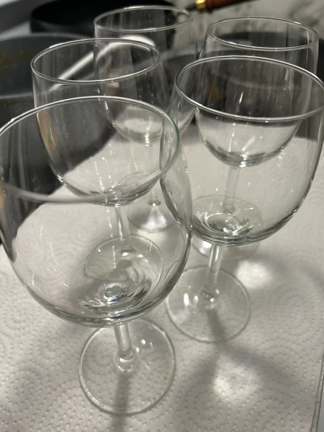 Set of 5 Wine Glasses image indicator(2)
