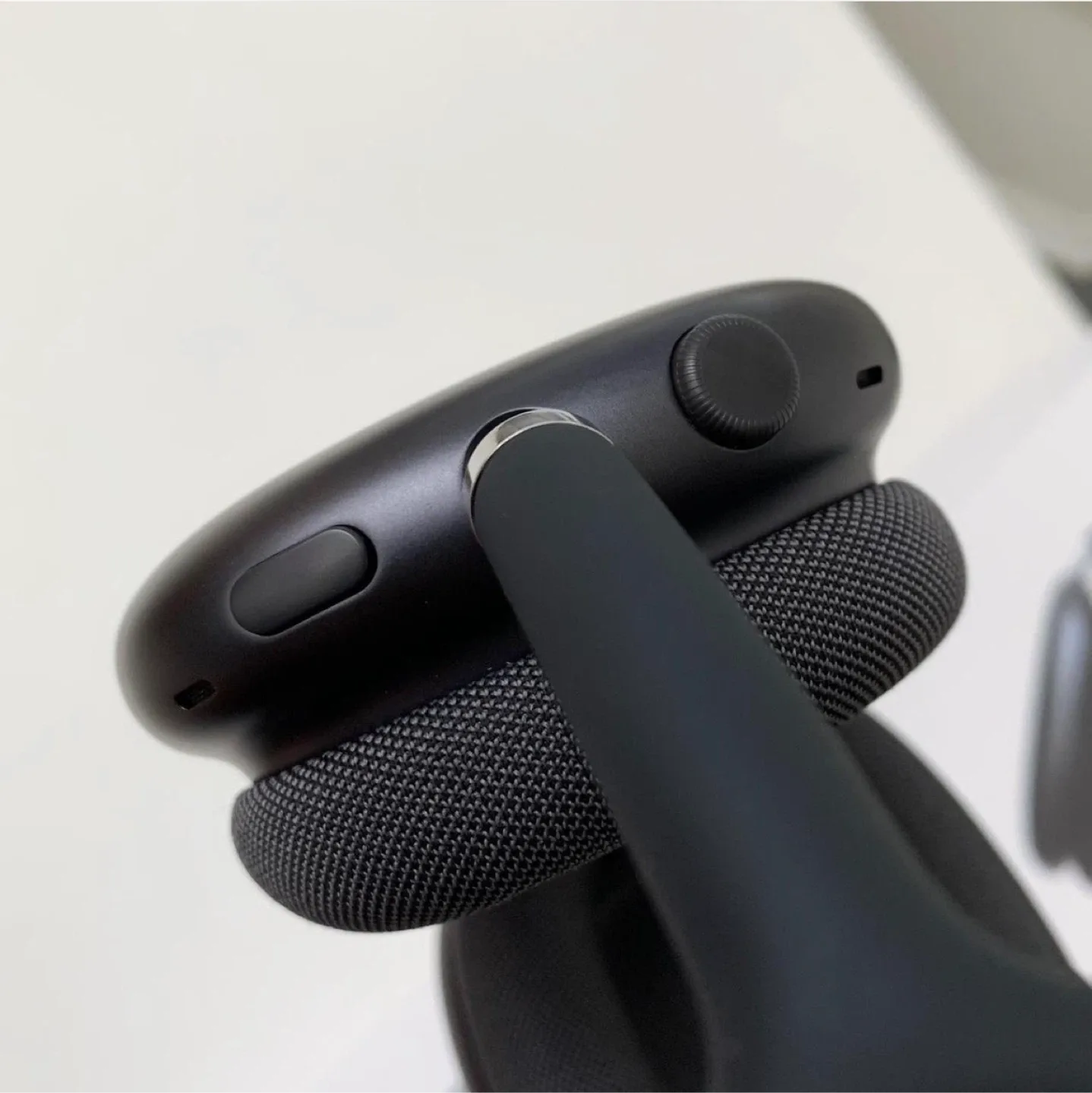 Apple AirPods Max – Sealed | Verified Serial & AppleCare image indicator(3)